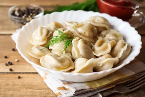 assiette de pelmenis